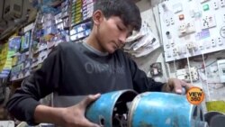 ملازمت کرنے والے بچے؛ 'پڑھائی آسان ہے، کام میں محنت زیادہ ہے' 