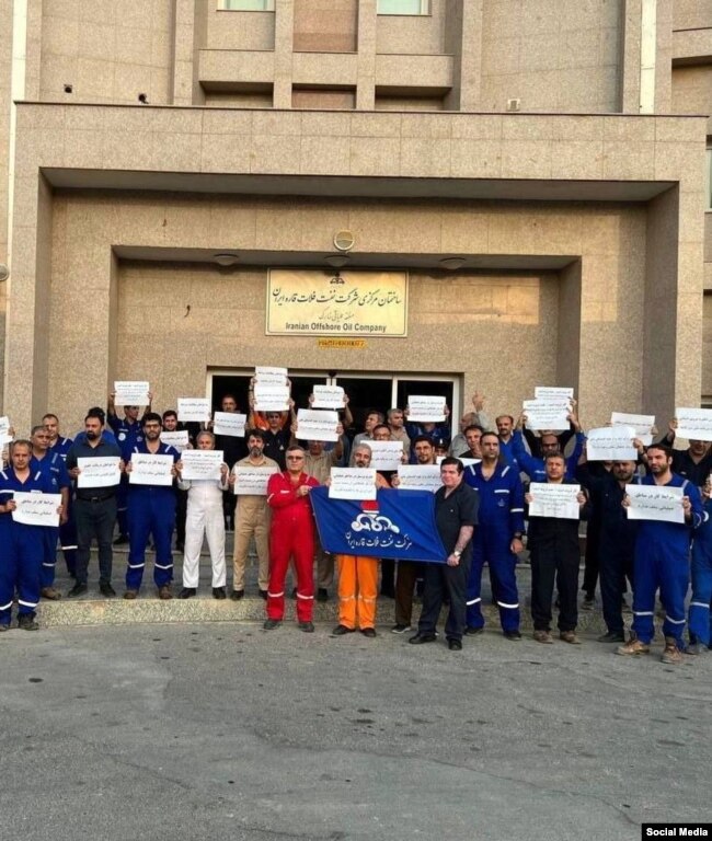 تجمع کارکنان رسمی وزارت نفت شاغل در شرکت نفت فلات قاره در منطقه سیری