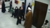درگیری یک زن با یک آخوند مدافع حجاب اجباری در قم
