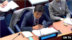 17일 뉴욕 유엔본부에서 열린 유엔총회 제4위원회 회의에서 한국 대표부 관계자가 북한 측 발언을 반박하고 있다.