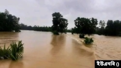 বুধবার থেকে পুরো ত্রিপুরা এবং বাংলাদেশের সীমান্তবর্তী জেলাগুলোয় ভারী বৃষ্টি হওয়ায় বন্যার পরিস্থিতি সৃষ্টি হয়েছে।