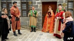 A priest celebrates the Easter mass at the Armenian church Surp Giragos, in Diyarbakir, southeastern Turkey, on April 9, 2023.