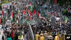 Supporters of Pakistan Democratic Alliance protest outside the Supreme Court, in Islamabad, May 15, 2023. Protesters demanded the resignation of the chief justice over ordering the release of former Prime Minister Imran Khan.