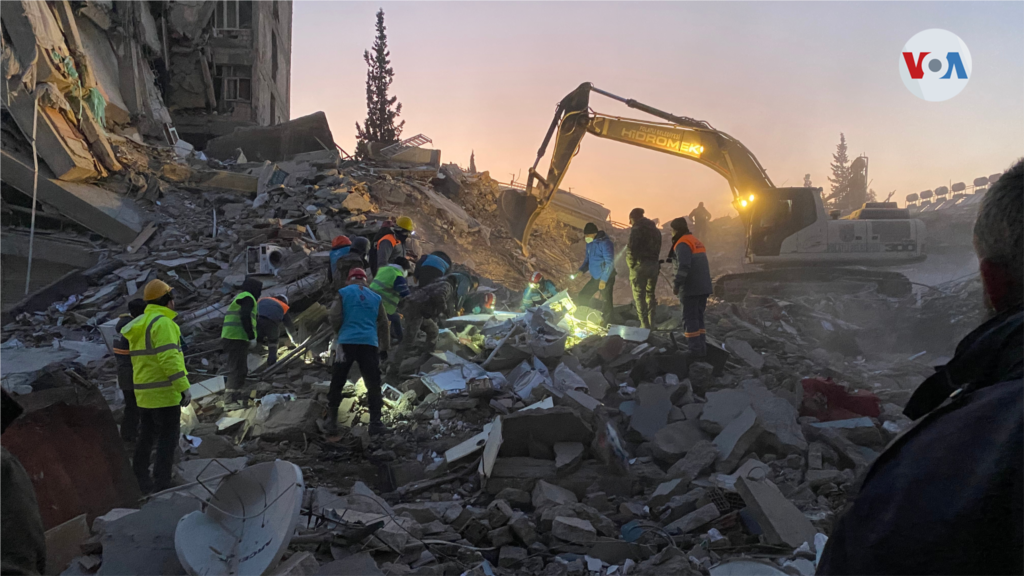 Las tareas de rescate no cesan el sexto día tras el terremoto en el epicentro del sismo, en la ciudad de Kahramanmaras.