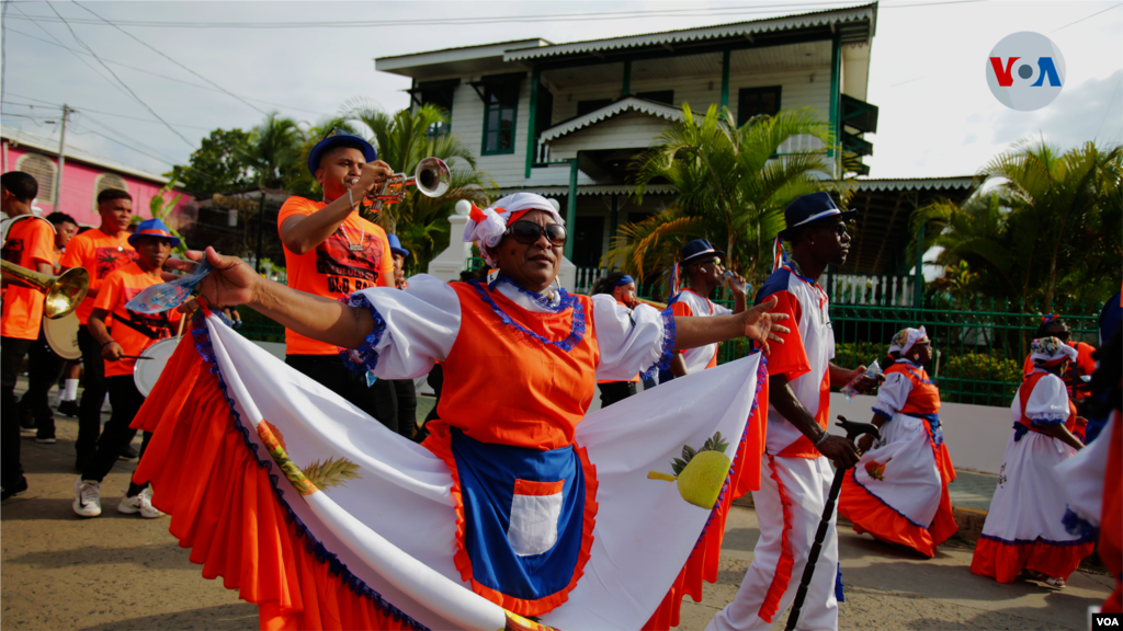 La actividad del Palo de Mayo se celebra en Bluefields, un municipio y una ciudad de de Nicaragua, cabecera de la Región Autónoma de la Costa Caribe Sur.