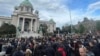 Okupljanje građana ispred Skupštine Srbije