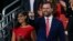 Senator AS dan Cawapres partai Republik J.D. Vance dan istrinya Usha Vance (kiri), saat tampil di Konvensi Nasional Partai Republik di Milwaukee, 18 Juli 2024 lalu.