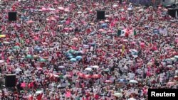 Cientos de manifestantes se concentraron en Ciudad de México en apoyo del Instituto Electoral Nacional (INE) y en contra el plan del presidente Andrés Manuel López Obrador para reformar la Autoridad Electoral.