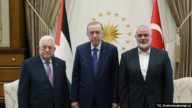 26 Temmuz 2023 - Cumhurbaşkanı Erdoğan, Türkiye'ye resmî ziyarette bulunan Filistin Devlet Başkanı Mahmud Abbas ve Hamas Siyasi Büro Başkanı İsmail Heniyye ile Cumhurbaşkanlığı Külliyesi'nde