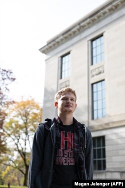 Raiden Sipes, mahasiswa Ohio State University, di kampus universitas di Columbus, Ohio, 6 November 2023. (Foto: Megan Jelenger/AFP)