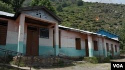 Anti-India militants attack Indian forces inside a dilapidated government school located in Zadan locality of Kastigarh village in Doda district of Indian controlled J&K during the midnight, July 21, 2024. (Credit: Wasim Nabi for VOA)