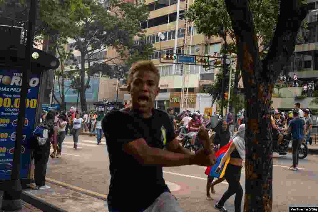 After marching from one of the poorest neighborhoods in Caracas, young Venezuelans clash with the armed forces in the capital&#39;s central district, July 29, 2024.&nbsp;