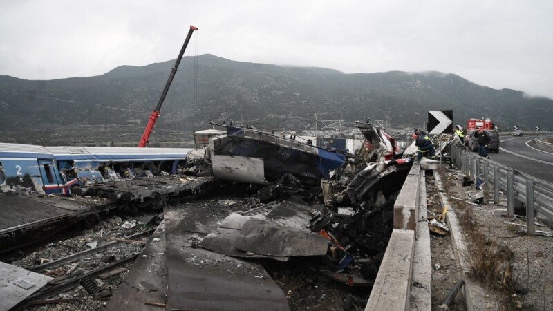 Au moins 26 morts et 85 blessés dans une collision entre deux trains en Grèce