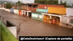 Desbordamiento del río Manzanares causó inundaciones en el estado Sucre, en el oriente de Venezuela. 