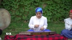 ژمارەیەک گەنج گروپێکی مۆسیقی دروستدەکەن 
