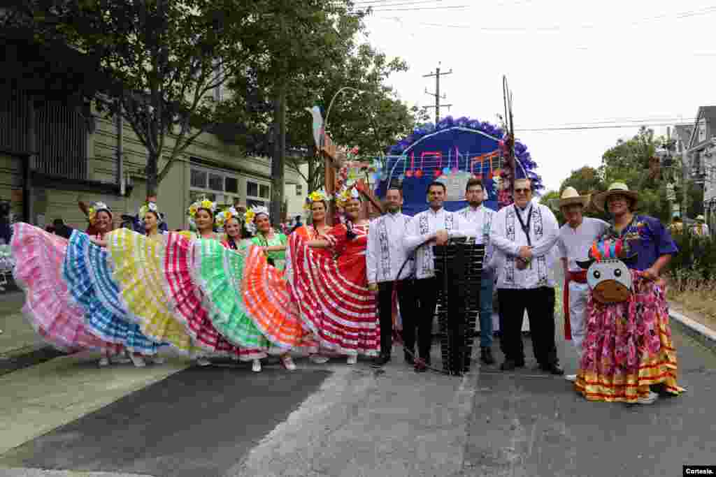 Un grupo de nicaragüenses participan en el Carnaval de San Francisco, en California