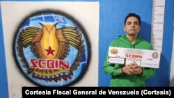 El alcalde del municipio venezolano Simón Rodríguez, Ernesto Paraqueima, posa tras ser detenido el jueves 4 de mayo de 2023 por agentes del cuerpo de inteligencia del Estado, SEBIN, por sus comentarios despectivos contra niños autistas del estado oriental de Anzoátegui.