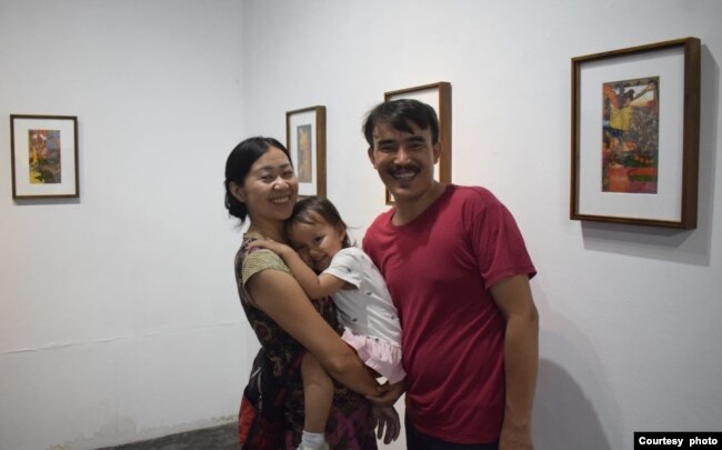 Amin Taasha bersama istri dan putrinya (foto: courtesy).