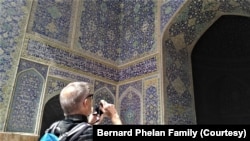 عکسی از برنارد فیلان در زمان حضور در ایران