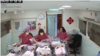 台灣台北璽悅產後護理之家的護士們在4月3日花蓮強震發生時把嬰兒床集中在一起，她們用身體擋住不停搖晃的嬰兒床以守護嬰兒安全。 （照片來自台北璽悅產後護理之家的影片截圖）