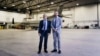 Johan Floderus (kanan) dan Saeed Azizi, mendarat di Bandara Arlanda, Stockholm, Swedia, 15 Juni 2024. (Kantor Berita TT/Tom Samuelsson / Regeringkansliet via REUTERS)