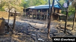 စစ်ကောင်စီတိုက်ခိုက်မှုကြောင့် KNU နယ်မြေအတွင်းဒေသခံနေအိမ်များ ပျက်စီးဆုံးရှုံးရကြောင်း KNU က ထုတ်ပြန်သည့် မှတ်တမ်းဓာတ်ပုံ (မေ ၁၁၊ ၂၀၂၄)