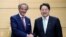 라파엘 그로시(왼쪽) 국제원자력기구(IAEA) 사무총장과 하야시 요시마사 일본 관방장관이 12일 도쿄 총리 관저에서 회동하고 있다. 
