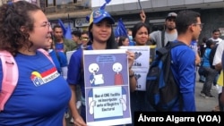 Jóvenes venezolanos se manifiestan en Caracas para demandar la creación de nuevos puntos de inscripción de votantes el 12 de febrero de 2023.