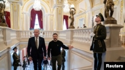Tổng thống Mỹ Joe Biden đã được người đồng cấp Ukraine Volodymyr Zelenskyi tiếp đón