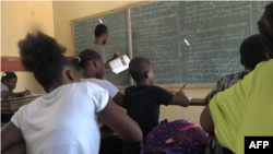  'Preuve de courage' pour enseigner au son des tirs à Haïti 