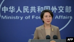 FILE - Juru bicara Kementerian Luar Negeri China Mao Ning berbicara dalam konferensi pers di Kementerian Luar Negeri di Beijing, 15 Januari 2024. (Pedro Pardo / AFP)