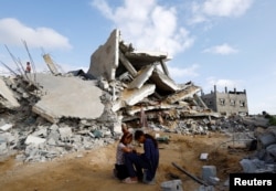 رفح پر اسرائیلی حملے میں تباہی کا ایک منظر ، فوٹو رائٹرز 21 اپریل 2024