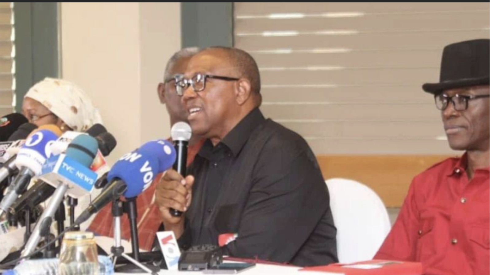 Dan takarar LP, Peter Obi yayin taron manema labarai (Hoto: Facebook/Peter Obi)