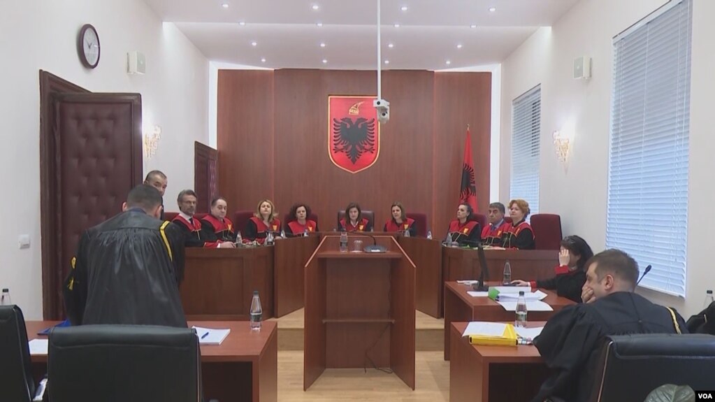 Gjykata Kushtetuese gjatë seancës per rastin e mandatit të ministres Olta Xhaçka