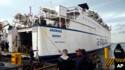 Sebuah kapal Koalisi Freedom Flotilla berlabuh di Pelabuhan Tuzla di Istanbul, Turki, 19 April 2024. (Foto: AP)
