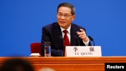 中國總理李強在北京人大會堂舉行的記者會上講話。（2023年3月13日）