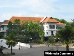 Gedung Program Pascasarjana di UNS Solo