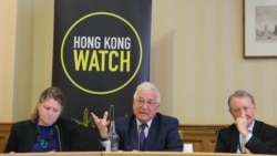 香港資深傳媒人韋安仕（Steve Vines）在倫敦出席“香港監察”（Hong Kong Watch）主辦、討論香港新聞自由的活動 。（美國之音鄭樂捷）