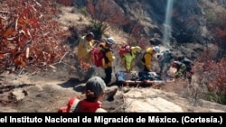 Autoridades migratorias informaron del hallazgo de los cuerpos de dos migrantes mexicanos en Tecate, Baja California, el 29 de septiembre de 2023. El grupo, de once integrantes, dijo que fueron baleados por desconocidos. [Foto Cortesía del INM, México].