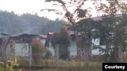 မီးရှို့ခံထားရတဲ့ပုလောမြို့နယ်ထဲကနေအိမ်များ (ဖေဖော်ဝါရီ ၂၀၂၃) ဓာတ်ပုံ - Crocodile Column