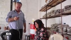 ئاوارەکانی عەفرین بۆ چارەسەری نەخۆشییەکانیان ڕوو لەدەرمانی سروشتی دەکەن 