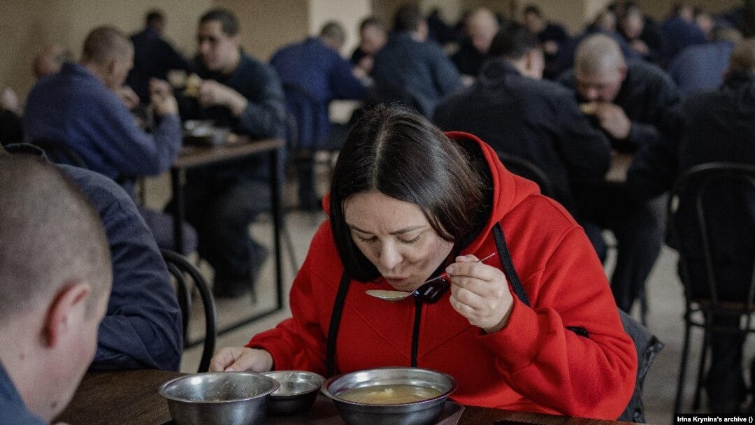 Ирина Крынина ездит в лагеря для российских военнопленных в Украине. Фото из архива организации «Наш выход»
