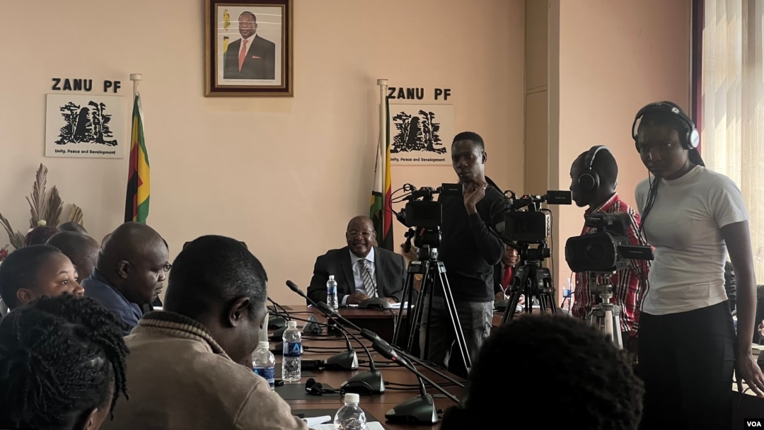 Zimbabwe journalists are seen at the country's Zanu PF headquarters in Harare, May 23, 2023, discussing with ruling party officials how to ensure they are not targeted by political violence during elections later this year. (Columbus Mavhunga/VOA)