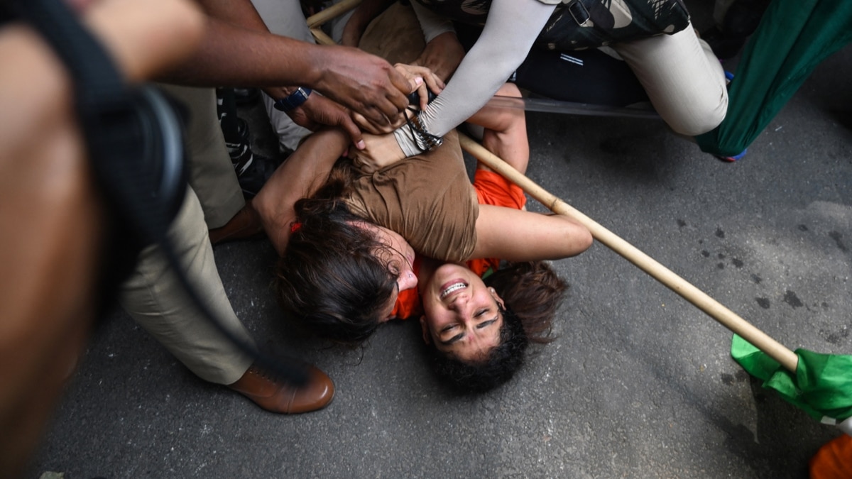 Indian Police File Rioting Case against Wrestlers Demanding Action Against Wrestling Body Boss - Vimarsana News
