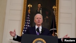 Presiden AS Joe Biden menyampaikan pidato dari Gedung Putih, Washington, pada 2 April 2021. (Foto Reuters/Erin Scott)