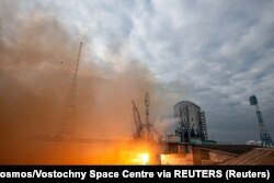 Luna-25 meluncur dari landasan di Kosmodrom Vostochny di wilayah Amur timur jauh, Rusia, 11 Agustus 2023. (Foto: Roscosmos/Vostochny Space Centre via REUTERS)