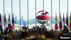 Presiden Indonesia Joko Widodo menghadiri KTT ASEAN ke-42 di Labuan Bajo, Provinsi Nusa Tenggara Timur, Indonesia, 10 Mei 2023. (Achmad Ibrahim/Pool via REUTERS)