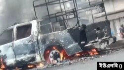 বেতন বাড়ানোর দাবিতে গাজীপুরে শ্রমিকদের বিক্ষোভ কালে একটি গাড়িতে আগুন ধরিয়ে দেয়া হয়।