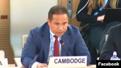 រូបឯកសារ៖ ឯកអគ្គរាជទូត អុិន តារា តំណាងអចិន្ត្រៃយ៍កម្ពុជាប្រចាំអង្គការសហប្រជាជាតិ ថ្លែងនៅក្នុងរបៀបវារៈមួយនៅអង្គកាសហប្រជាជាតិ ប្រទេសស្វីស កាលពីថ្ងៃទី៨ ខែមីនា ឆ្នាំ២០២៤។ (Facebook/Permanent Mission of the Kingdom of Cambodia to the UN Office at Geneva)