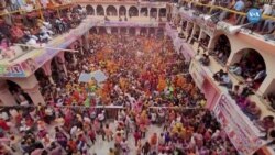 Hindistan’da Renkli Holi Kutlamaları 